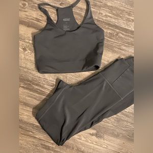 Space gray girlfriend collective sports bra and legging set xxs